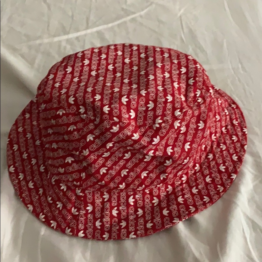 Bucket hat